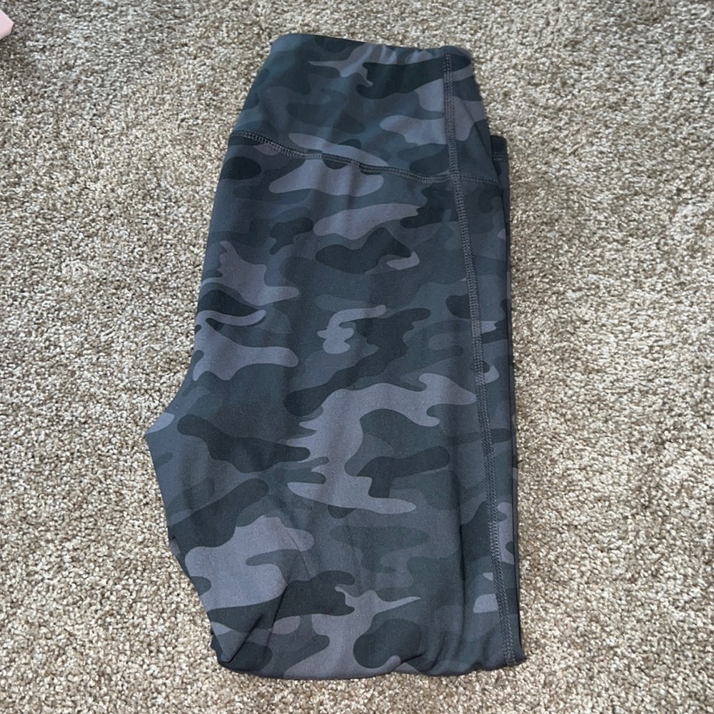 DANSKIN Leggings Short Size Meduim
